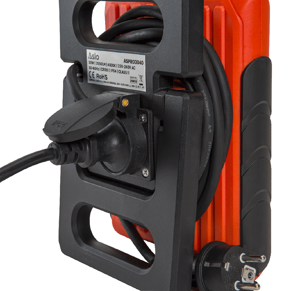 rProyector portátil 30W con base de enchufe 2P+TT IP54. Mod. ASPR3040