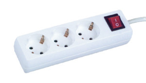 Base múltiple blanca 3 tomas c/interruptor 1.5 metros. Mod. MEL01