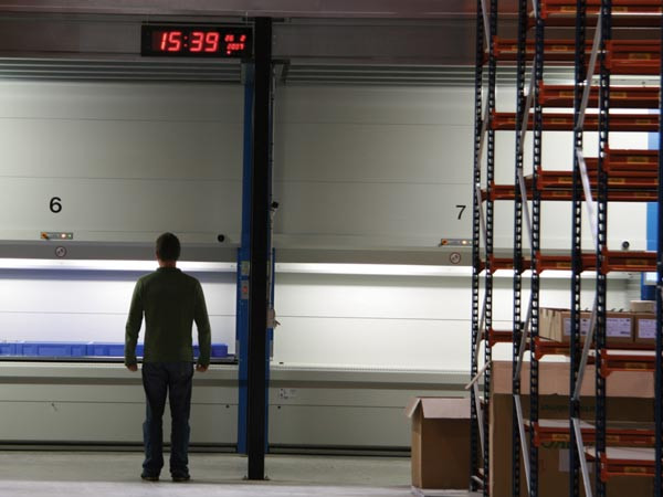 [WC235RLNVEL] Reloj de pared con leds 83 x 23 x 4 cm. Mod. WC208