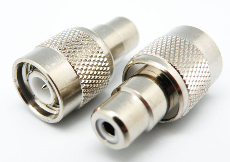 Adaptador TNC macho a RCA hembra. Mod. 1266